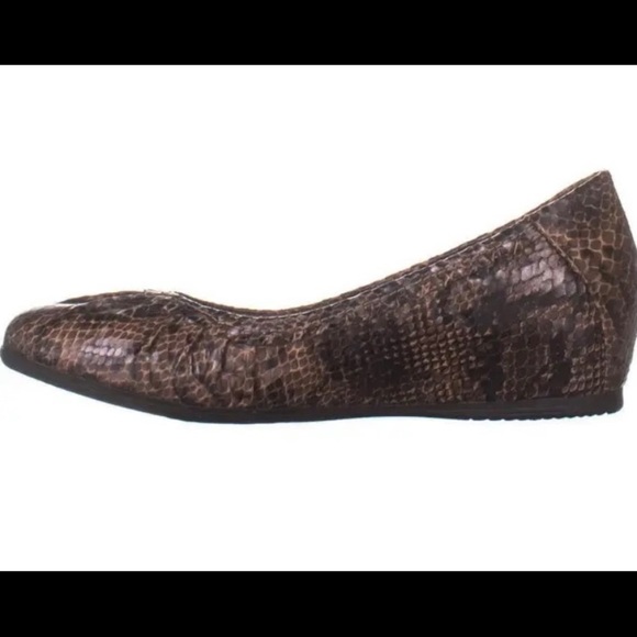 BareTraps Norma Slip On Wedge Pumps - Picture 2 of 13